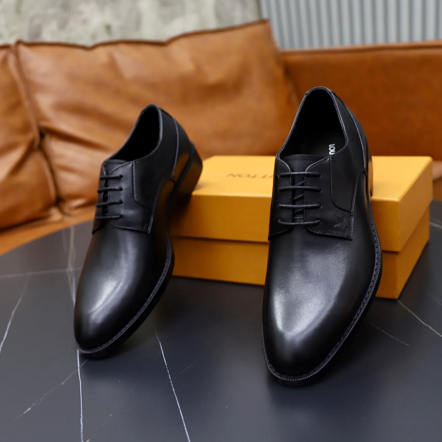Men's shoes: 280🙅‍♂️🙅‍♂️🙅‍♂️Niuli Brand: LV Louis Vuitton Size: 39-44 (38, 45, 46 can be customized) Level: Counter classic Material: Original soft cowhide upper Comfortable cowhide lining Original lightweight outsole Style category: Formal business casual driving leather shoes Color: Color of the actual picture